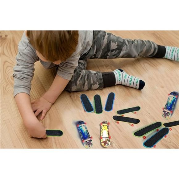 Set of 25, Light up Mini Finger Toys LED Fingerboard Hand Skateboard For Kids - Picture 4 of 6
